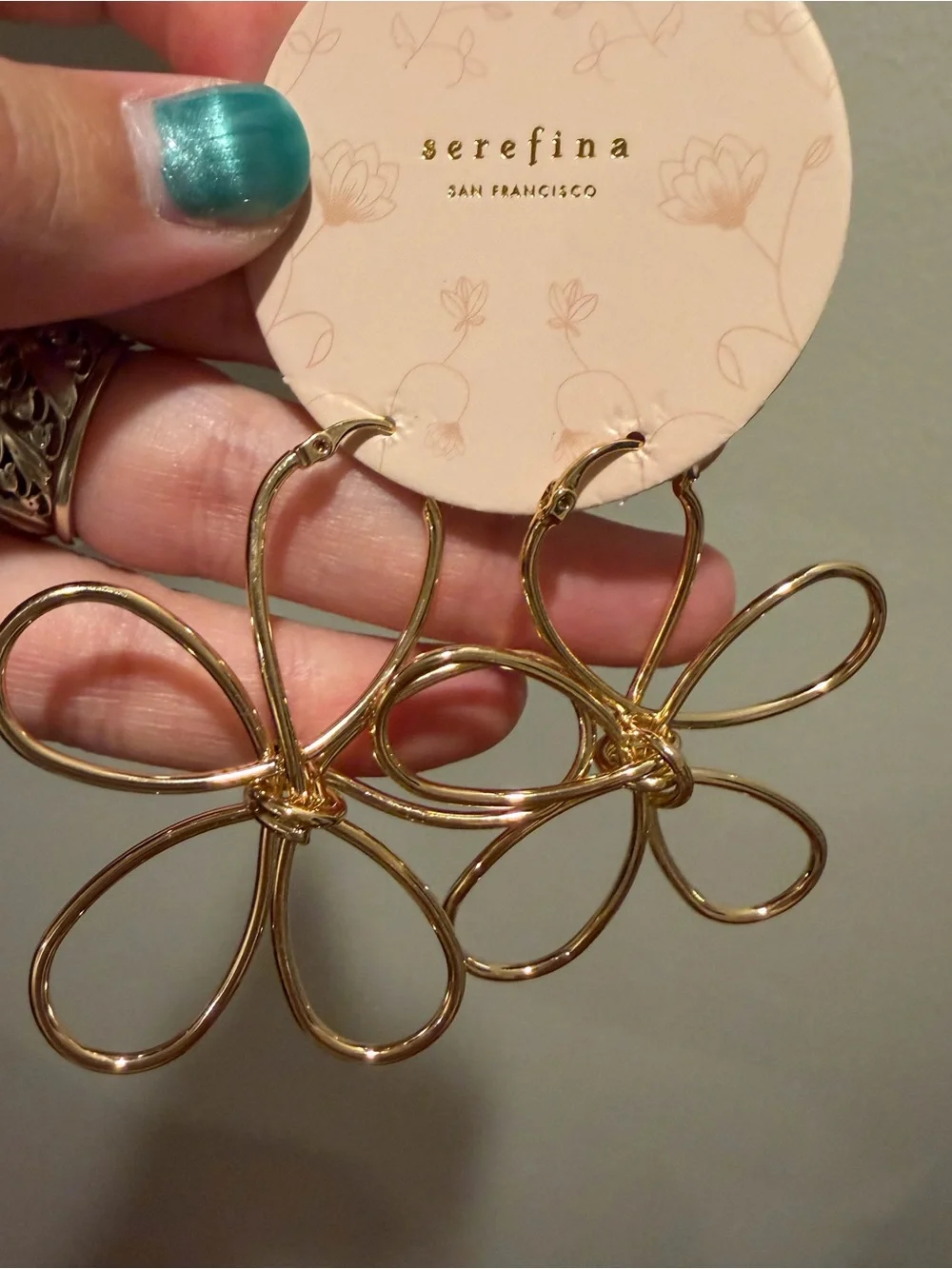 New Serefina Gold Wire Flower Hoop Earrings - Picture 1 of 2